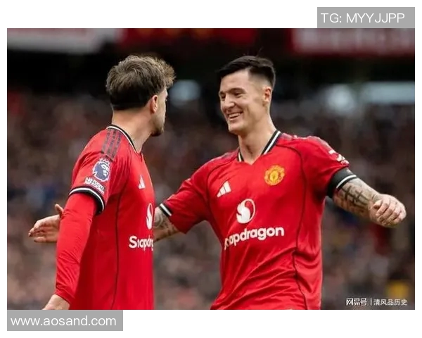 曼联连胜五场蓄发哥庆祝一周年晒视频展现不剪发的决心