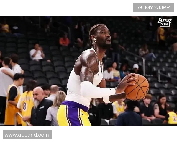 艾顿分享黑皮衣帅照展现独特魅力自律成就与众不同的能量