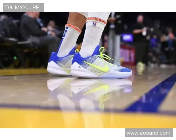 库里致敬韦德经典鞋款感谢12年前的支持与喜爱 库里致敬韦德经典鞋款感谢12年前的支持与喜爱