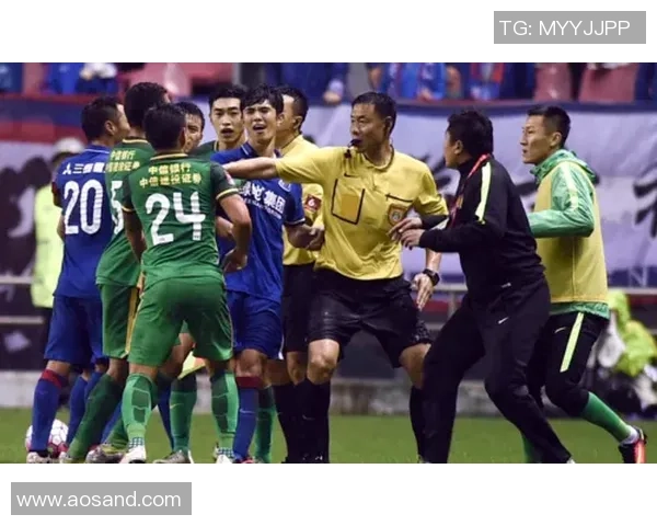 斯波指出双方球员对场地状况不满工作人员确认场地条件明显不合格