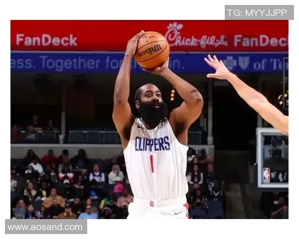 哈登首节表现回顾6投2中斩获9分1篮板4助攻1抢断展现全能风采