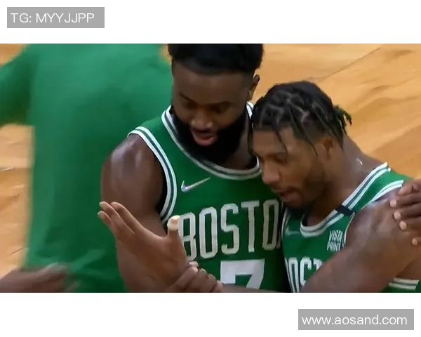 斯玛特称赞文班如同小孩般站在他身边期待他未来更大成就