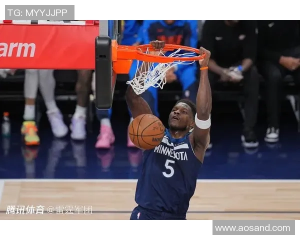 华子承担持球防守责任芬奇希望减轻麦丹犯规压力 华子承担持球防守责任芬奇希望减轻麦丹犯规压力